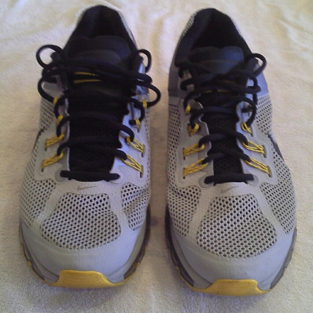 NIKE AIR MAX LIVESTRONG